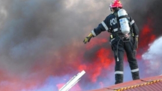 30 de persoane evacuate, în urma unui incendiu la Cernavodă