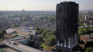 Învelișul clădirii incendiate la Londra, realizat dintr-un material inflamabil?!