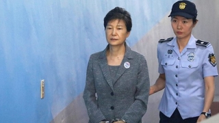 Fosta şefă a statului sud-coreean, condamnată la 24 de ani de închisoare pentru corupţie