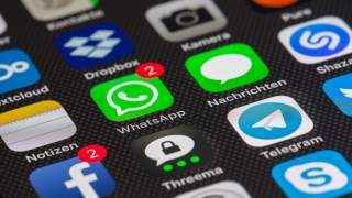 WhatsApp critică decizia Apple de a scana fotografiile utilizatorilor pentru depistarea pedofililor, considerând că acesta este “un sistem îngrijorător de supraveghere”.