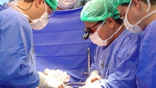 Intervenţii chirurgicale amânate din cauza lipsei aţei chirurgicale şi a mănuşilor