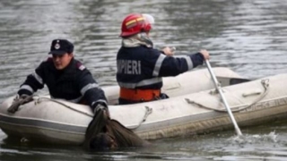 Barcă răsturnată la Tulcea. Intervine elicopterul de la Constanța pentru salvarea victimelor