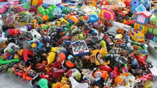 Jucării contrafăcute, în valoare de 160.000 de lei, confiscate în Portul Constanța