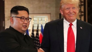 Prietenia plutește în aer! Donald Trump îl măgulește pe Kim Jong-Un