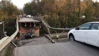 Cel puţin doi morţi în urma prăbușirii unui pod peste o autostradă