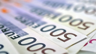 Leul s-a apreciat față de euro și franc, dar a pierdut teren în raport cu dolarul