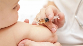 Ministerul Sănătății a început livrarea noilor doze de vaccin hexavalent