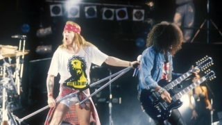 Membrii Guns N' Roses, reținuți în vama canadiană