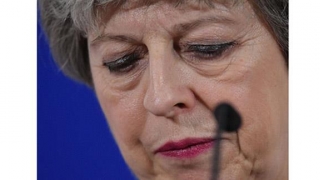 Strategia pentru Brexit este „praf şi pulbere”. Theresa May trebuie să plece?