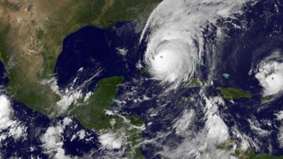Uraganul Maria, de categorie 5, a smuls acoperișul casei premierului din Dominica