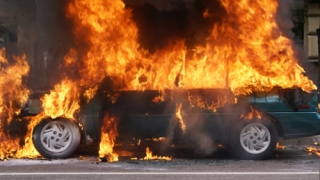 Un autoturism a fost cuprins de flăcări în Mihail Kogălniceanu
