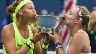 Mattek-Sands şi Safarova, învingătoare la dublu feminin la Australian Open