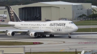 Avionul trupei Iron Maiden a fost avariat pe aeroport