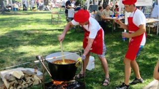 Sute de bucătari amatori și mii de spectatori, la tradiționalul Festival al Cartofului