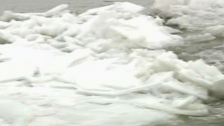 Drum județean inundat în urma blocajelor create de sloiurile de gheață