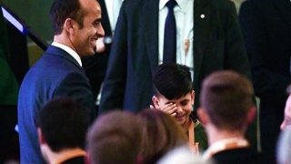 Un copil afgan i-a mulţumit, în lacrimi, Angelei Merkel, pentru primirea în Germania