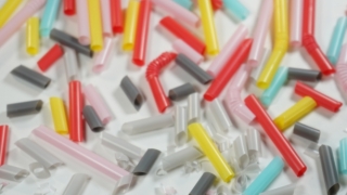 Studiu: Microparticulele de plastic inhalate se depun în căile respiratorii