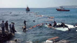 8 imigranți au murit, iar alți circa 8.300 au fost salvați în ultimele 3 zile în Marea Mediterană