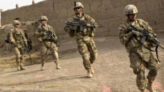 Doi dintre militarii răniţi sâmbătă în Afganistan, transferaţi în Germania