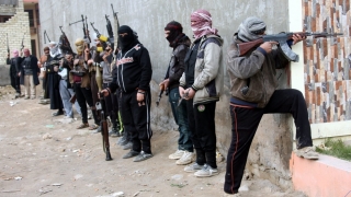 Zeci de militari sirieni s-au predat miliţiilor kurde, în nord-estul Siriei