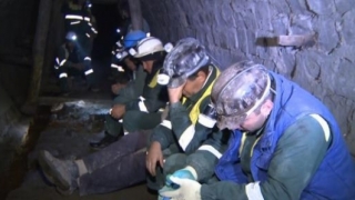 Minerii de la Exploatarea de uraniu Crucea blocaţi în subteran au renunţat la protest