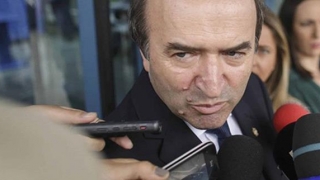 Ministrul Justiţiei: „Varianta demisiei este mai sigură”. Iohannis poate să spună „Mă mai gândesc”!