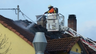 Doi morți și trei răniți într-un incendiu la un adăpost social din Germania
