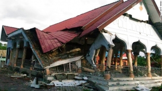 Cel puţin 97 de morţi, în urma unui cutremur cu magnitudinea de 6,5 în nordul Indoneziei