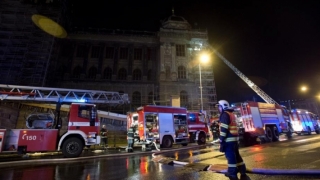 Acoperișul Muzeului Național din Praga a fost distrus parțial de un incendiu