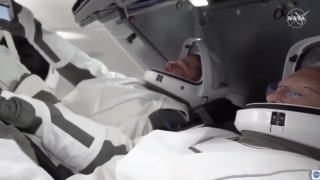 NASA a lansat cu succes în spațiu, din a doua încercare, un echipaj uman cu o navă a unei companii private (SpaceX), o premieră