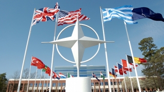 NATO condamnă un tratat ONU de interzicere a armelor atomic