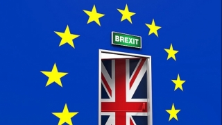 UE va iniţia negocierile Brexit abia după asumarea de către Londra a obligaţiilor restante