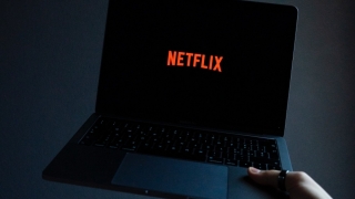 Netflix introduce de azi o taxă de 2,9 euro/lună pentru folosirea unui cont la mai multe adrese