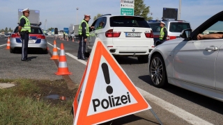 Comisia Europeană prelungește controalele la frontiere în interiorul Spaţiului Schengen