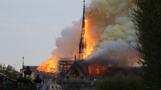 Catedrala Notre-Dame din Paris, mistuită de flăcări