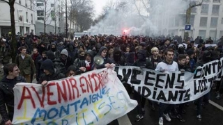 Nou val de proteste violente în Franţa. Studenţii, în confruntări cu poliţia