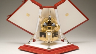 O replică din aur a modulului lunar din misiunea Apollo 11, furată