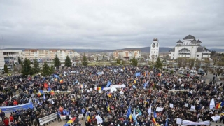 Mii de angajați ai uzinei Dacia protestează în Mioveni