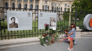 Zeci de români și străini au semnat în cărțile de condoleanțe deschise în memoria Reginei Ana