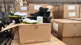 Pantofi contrafăcuţi, în valoare de 600.000 lei, depistaţi în Portul Constanța