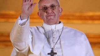 Papa Francisc condamnă atacurile anticreştine