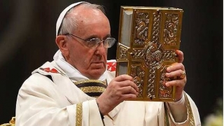 Papa Francisc a făcut apel la speranță în Slujba de Înviere