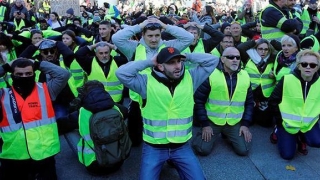 Parchetul din Paris nu mai face faţă arestaţilor! Peste 1.000 de „veste galbene” aşteaptă verdictul!