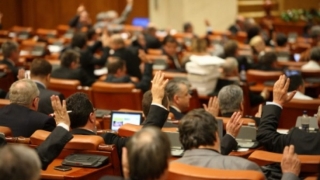 Proiect PNL prin care parlamentarii condamnaţi cu suspendare îşi pierd mandatul