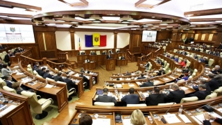 Ședința Parlamentului Republicii Moldova pentru votul în cazul Guvernului, suspendată
