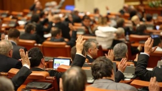 Opoziția nu mai participă la voturile finale din plenul Camerei Deputaților