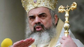 Patriarhul Daniel îndeamnă clerul şi credincioşii să apere familia tradiţională