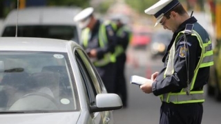 Aproape două sute de permise de conducere, reţinute de poliţişti în Duminica de Paşte