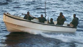 Trei cetăţeni ruşi, răpiţi de piraţi în Africa