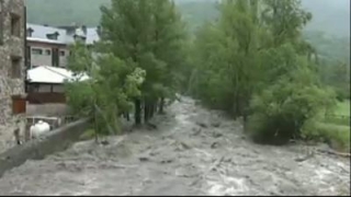 Trei persoane și-au pierdut viața în inundațiile provocate de ploile teorențiale din Bulgaria